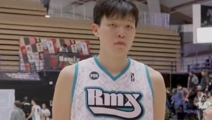 vsports官网-杨瀚森：体能和速度还要提升；四个字总结NBA至今感受——摸爬滚打